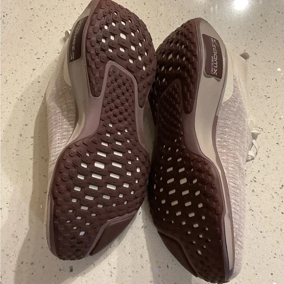 Nike ZoomX Cream and Maroon Running Shoes - Picture 3 of 7